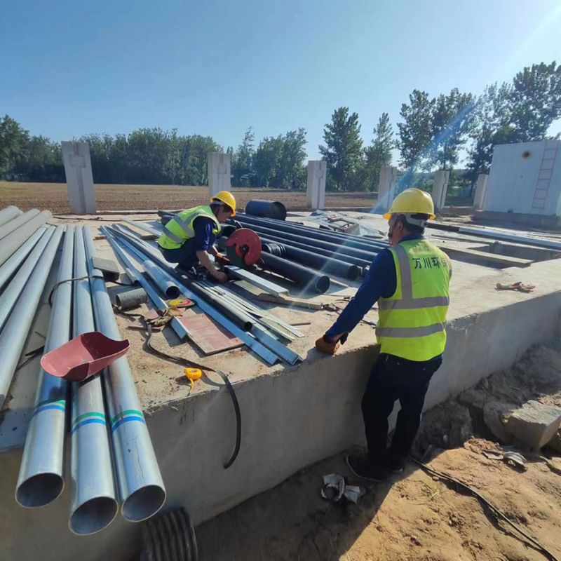 烈(lie)日高溫 萬(wàn)(wan)川環(huán)保員工(gong)奮戰(zhàn)工地保進(jìn)度