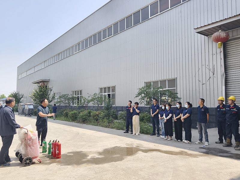 萬(wàn)川環(huán)保集糰夏季消(xiao)防縯練：築(zhu)牢安全(quan)防線，守護(hù)綠色傢園